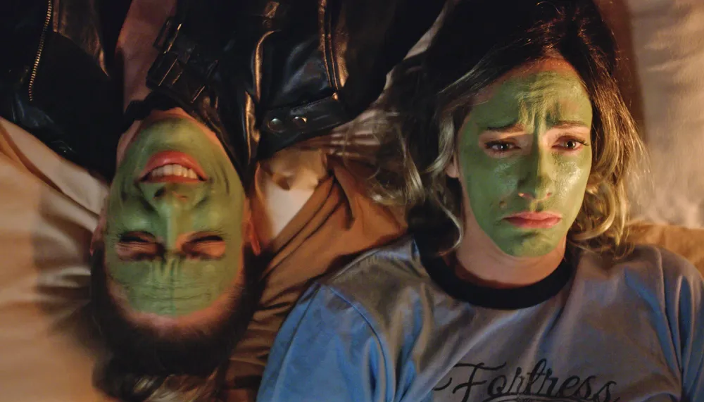 Twin Minds Split Reality in Lindsay Kent’s Psychedelic Sci-Fi Comedy